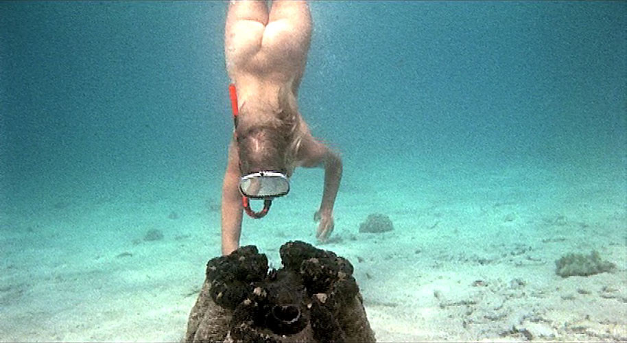 Helen Mirren esponendo le sue grandi tette il suo bel culo e la sua figa in tappi di film nudo
 #75384350