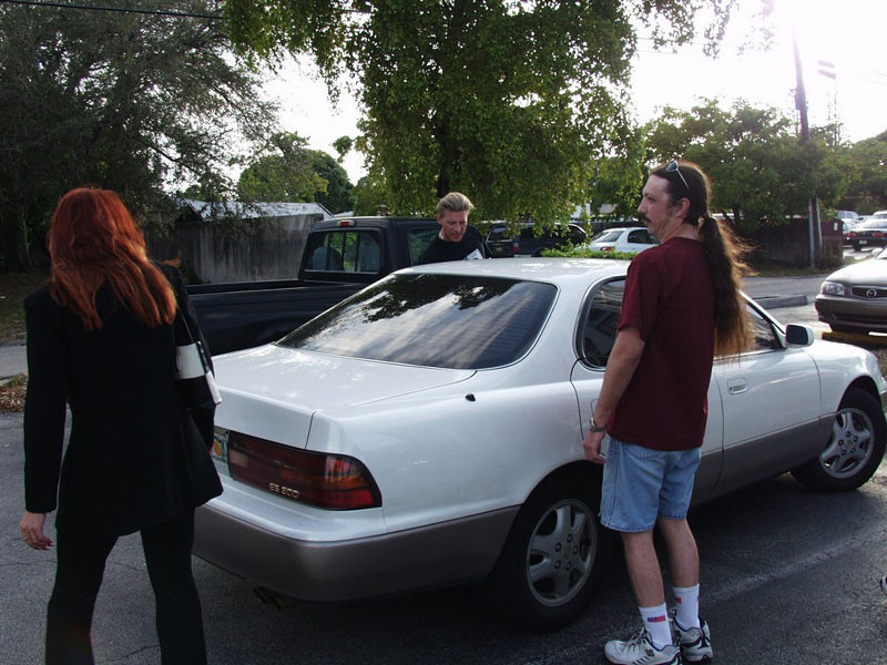 Una milf caliente y seductora que se desnuda
 #77608125