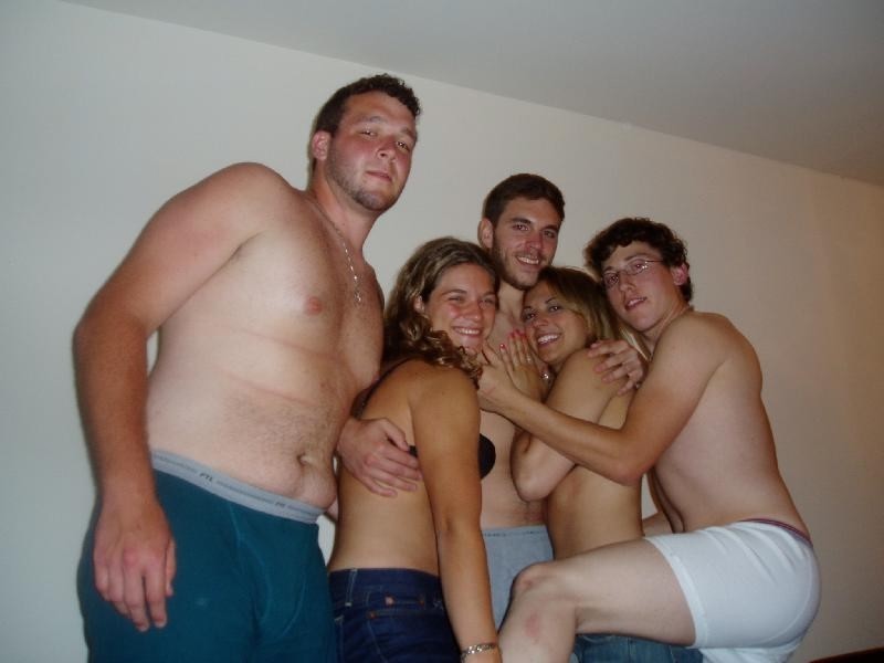 Hot Amateur vollbusige Mädchen posieren nackt ohne Scham
 #79402036
