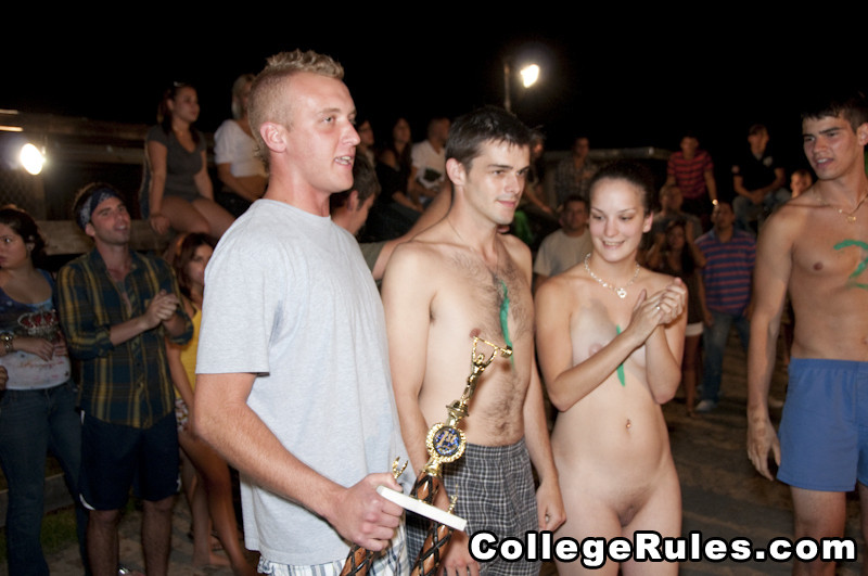 Geile Teenie-Schülerinnen
 #74590463