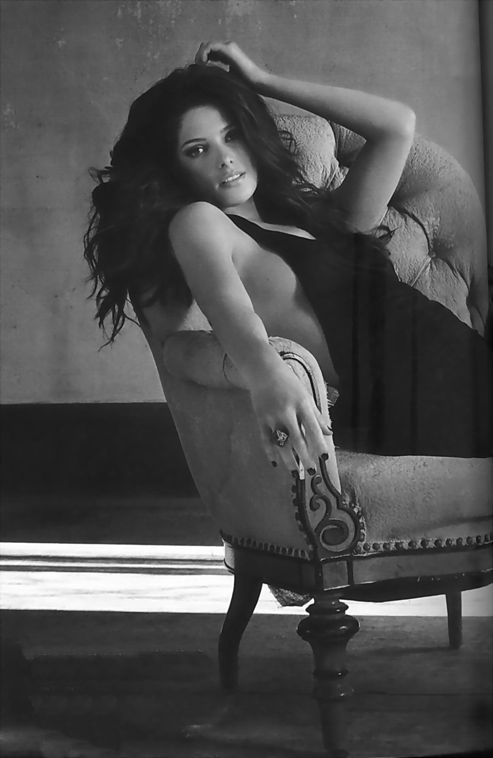 Ashley Greene che mostra le sue curve indossando varie lingerie e abiti succinti 
 #75256705