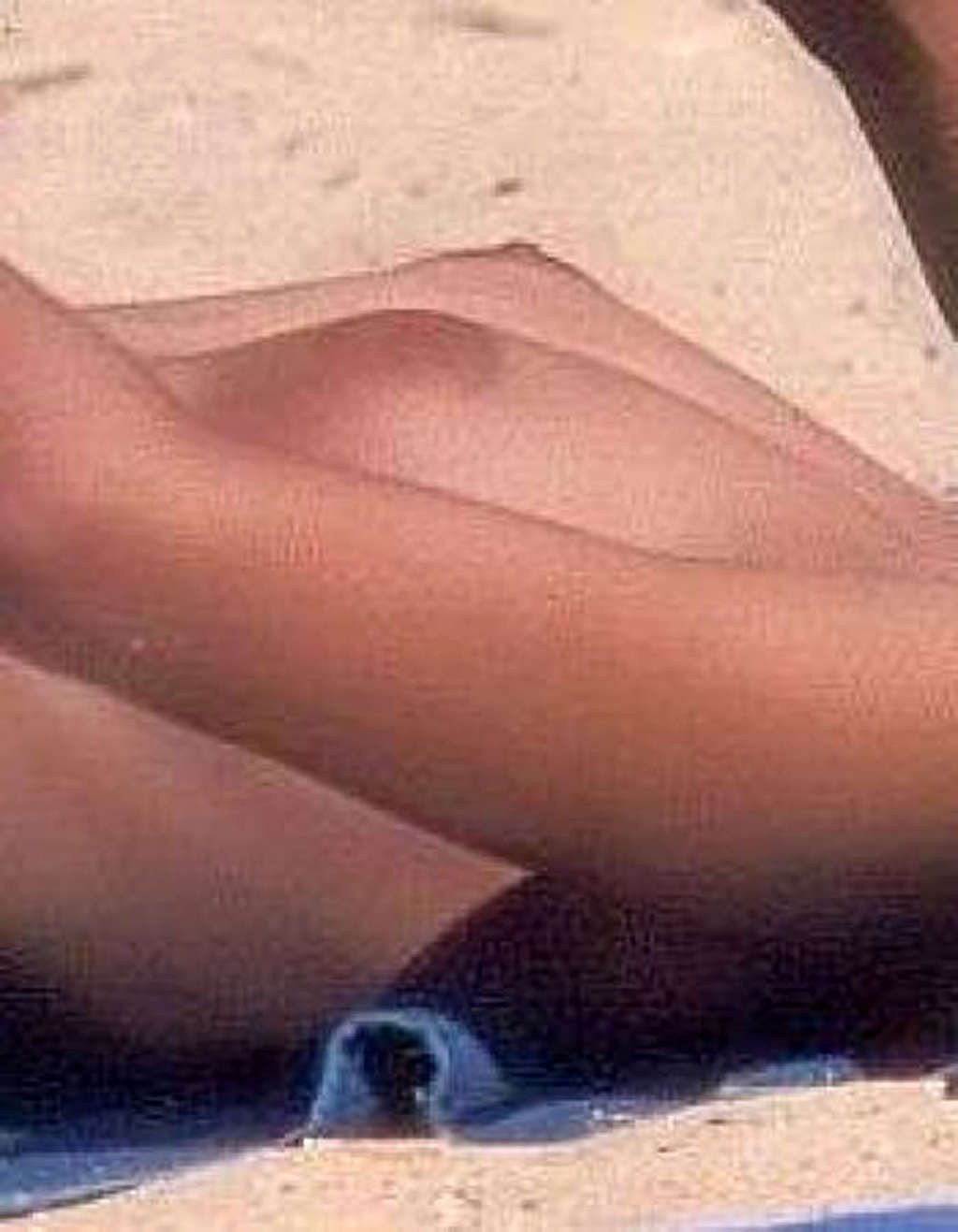 Monica Bellucci mostrando le sue incredibili tette enormi e nudo corpo sexy
 #75362526