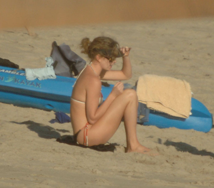 Charlize theron zeigt haarige Muschi und Strand Paparazzi-Bilder
 #75437878