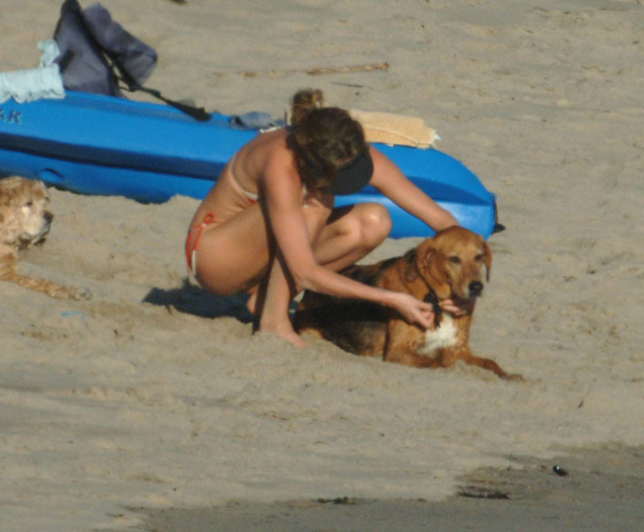 Charlize theron zeigt haarige Muschi und Strand Paparazzi-Bilder
 #75437921