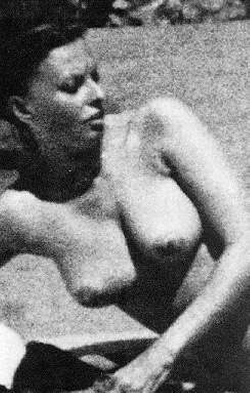 Sophia loren montre ses seins et ses fesses
 #75258178