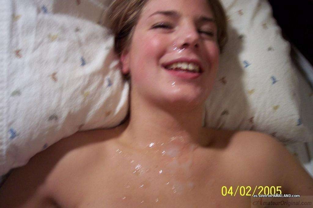 アマチュアのティーンのガールフレンドたちが自作の写真で精液を浴びる
 #75839785
