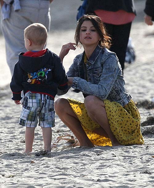Selena Gomez sexy upskirt paparazzi photos on beach #75273364