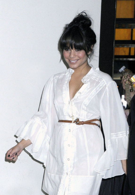 Vanessa Hudgens nude starlet shows off her tight curves #74879068