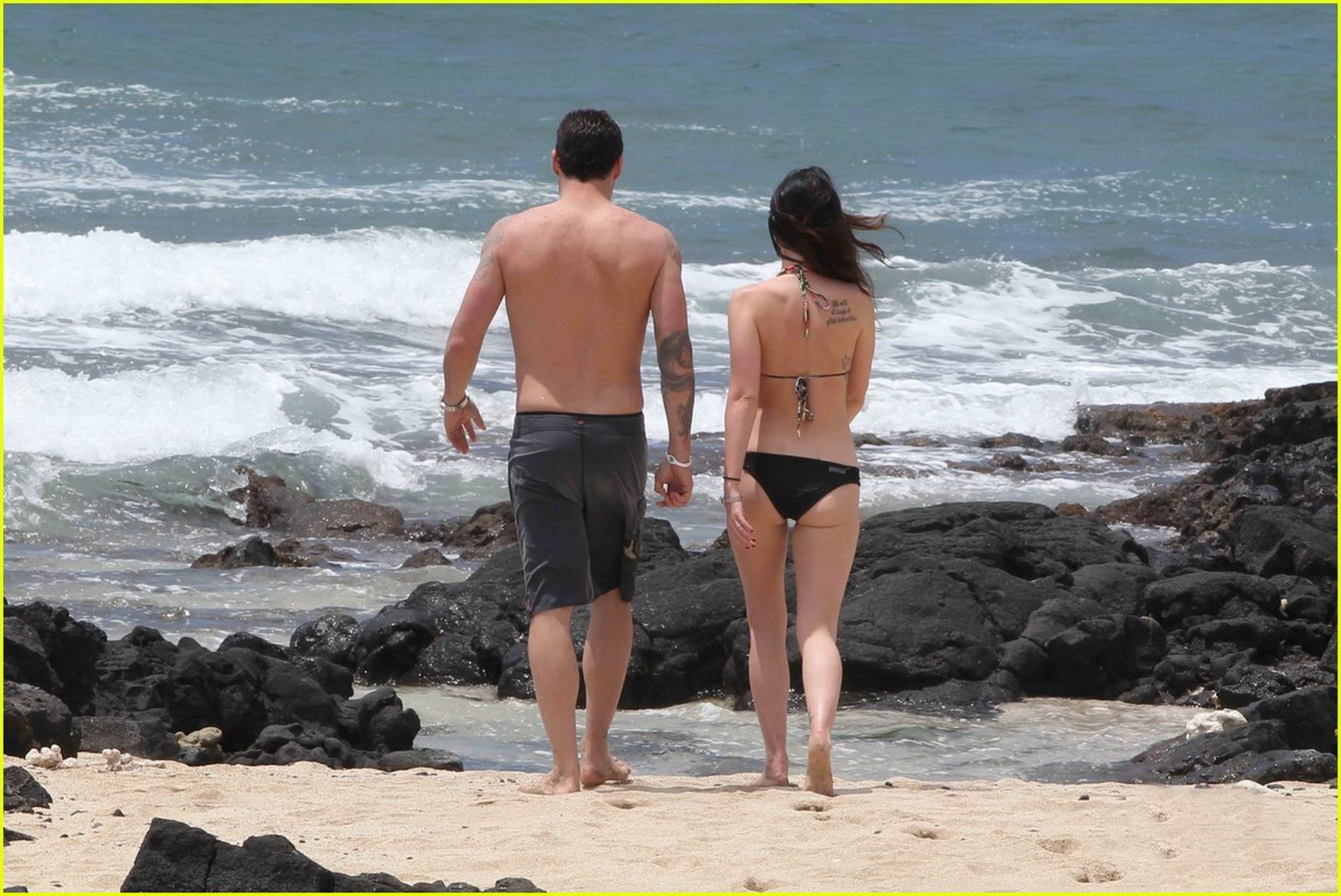 Megan fox exhibant son corps en bikini sur une plage hawaïenne
 #75299407