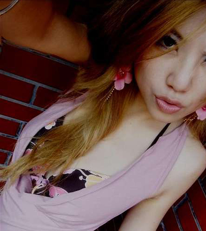 Sexy asian teen posando
 #69901799