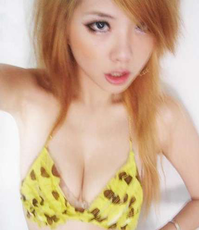 Sexy asian teen posando
 #69901805