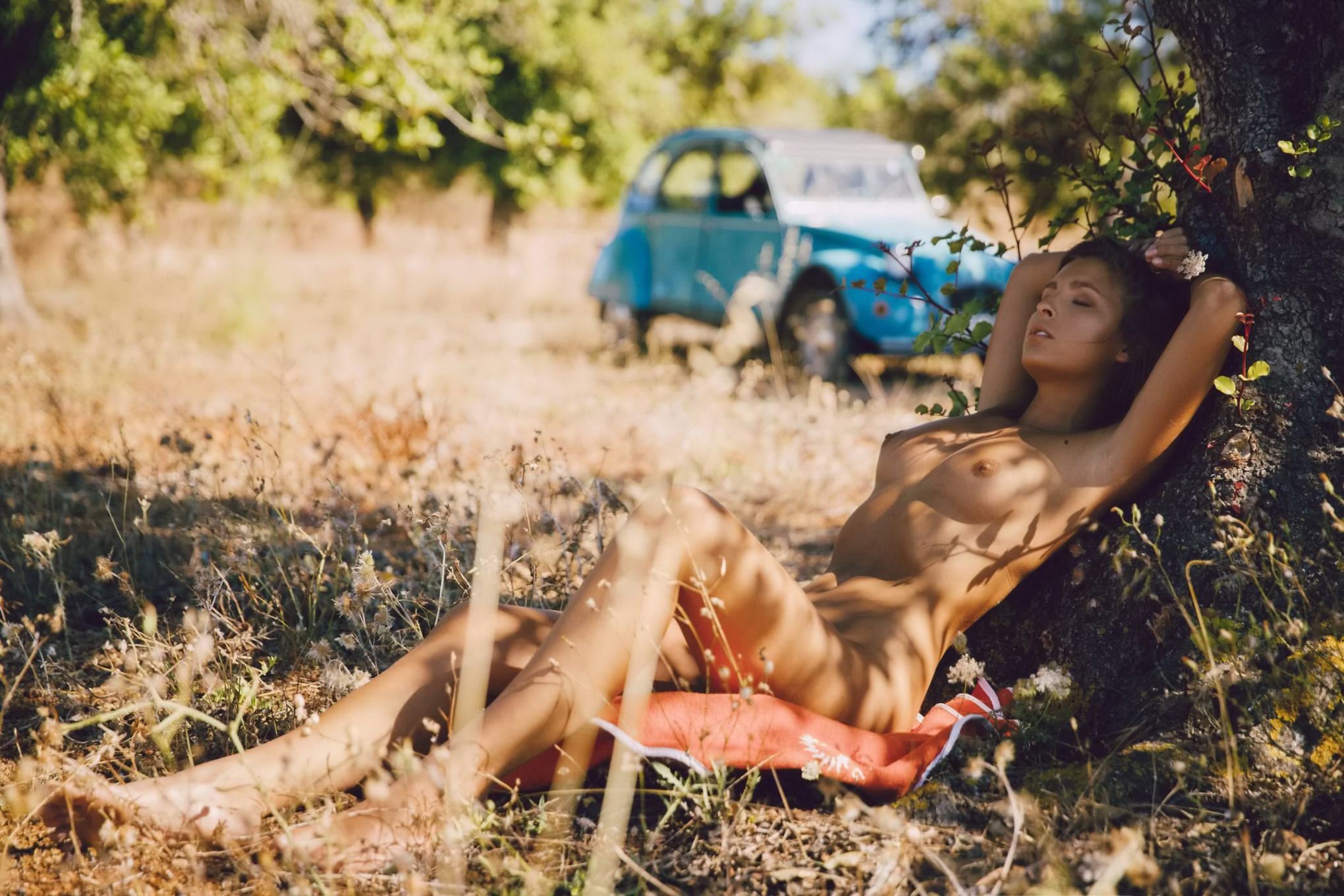 Marisa papen entièrement nue au vignoble
 #75139830