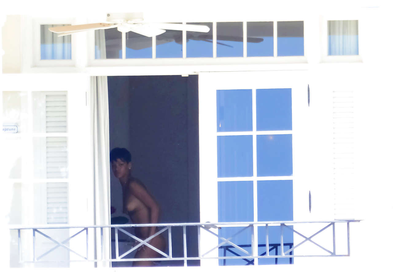 Rihanna exposing totally nude body while changing bikini #75245182