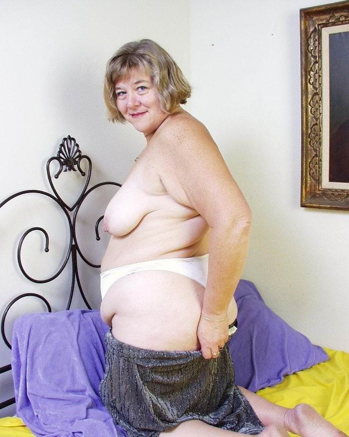 Bbw granny spreading and showing pink #75485004