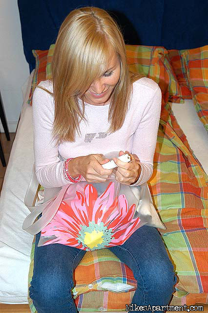 Rubia caliente rusa juega con su coño para la cámara
 #74445500