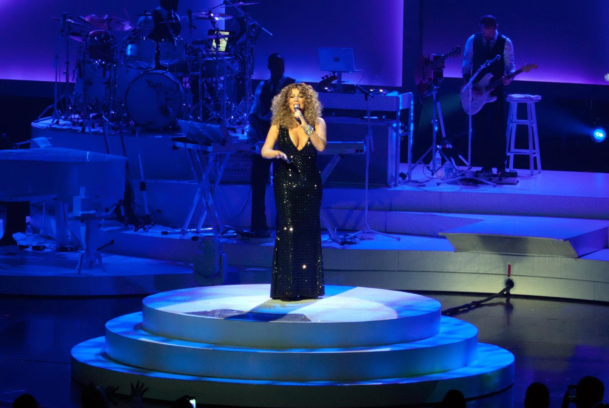 La plantureuse Mariah Carey se produit lors du lancement de sa résidence Mariah to Infini.
 #75164252