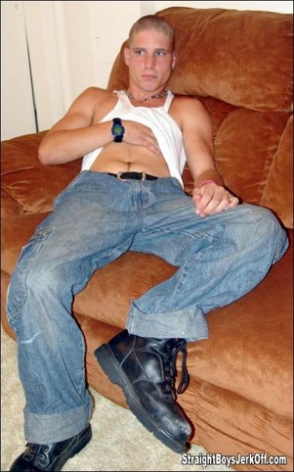 Un jovencito insolente se deleita masturbándose
 #76997797