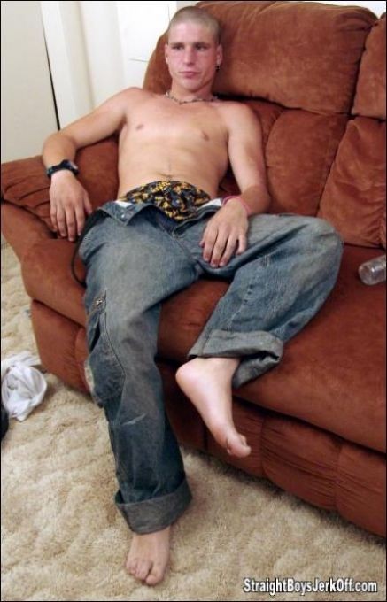 Un jovencito insolente se deleita masturbándose
 #76997817