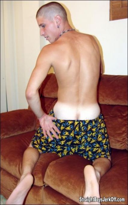 Un jovencito insolente se deleita masturbándose
 #76997836