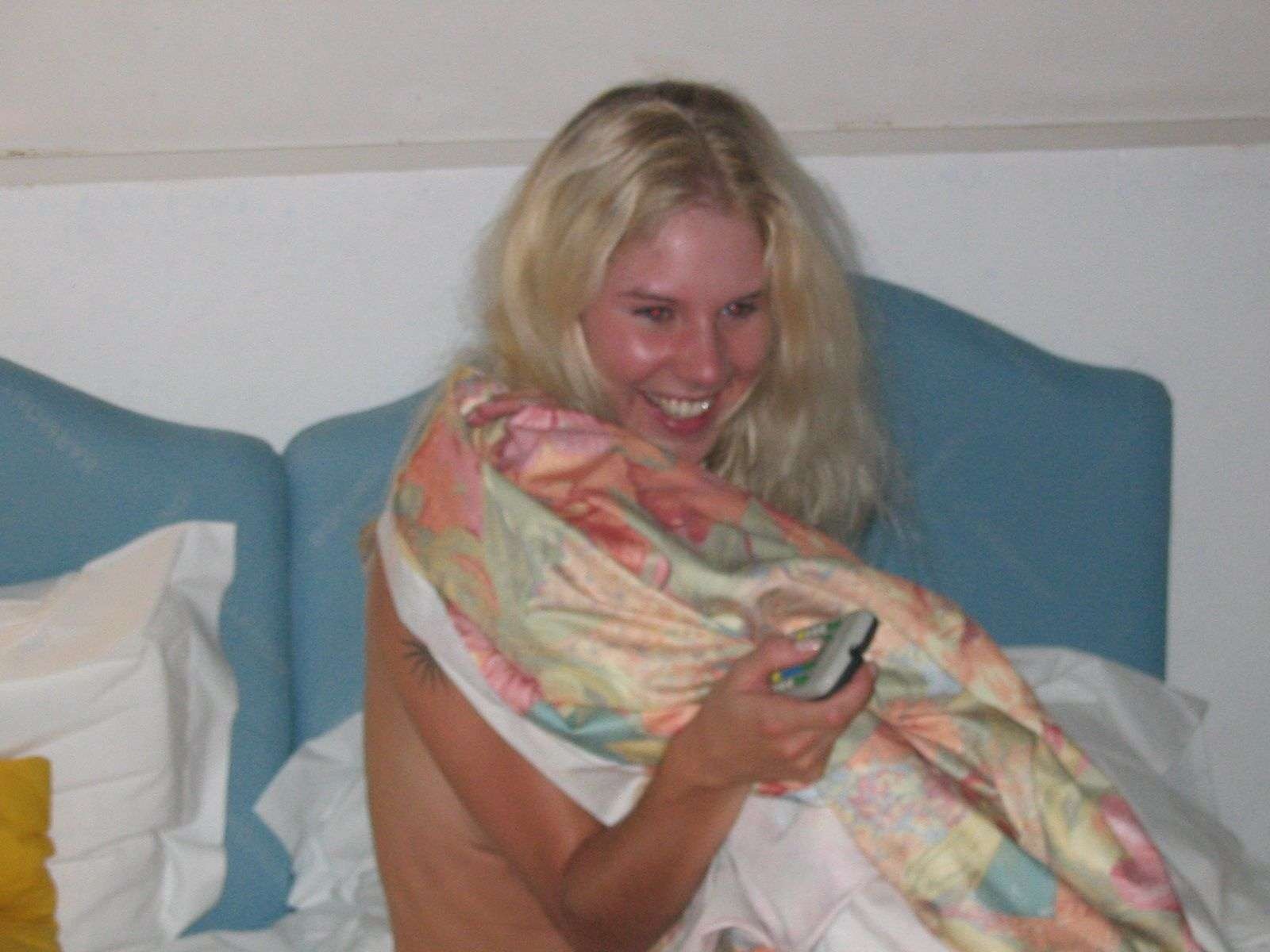 Eine Blondine und ihr Freund machen schmutzige Urlaubsbilder mit Nacktheit, Dildo-Ficken und
 #68357254
