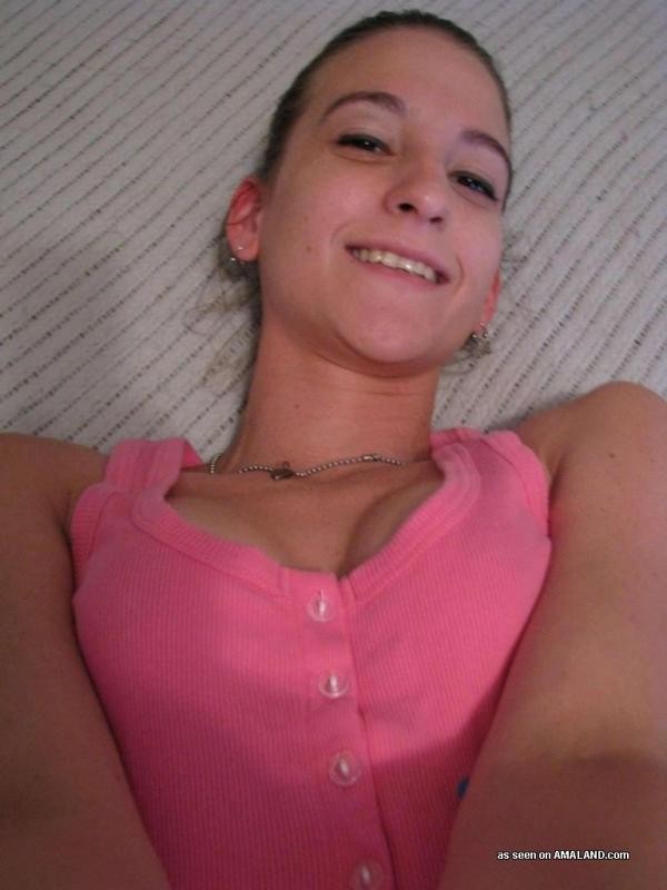 Wild tantalizing kinky amateur chick pussy-playing