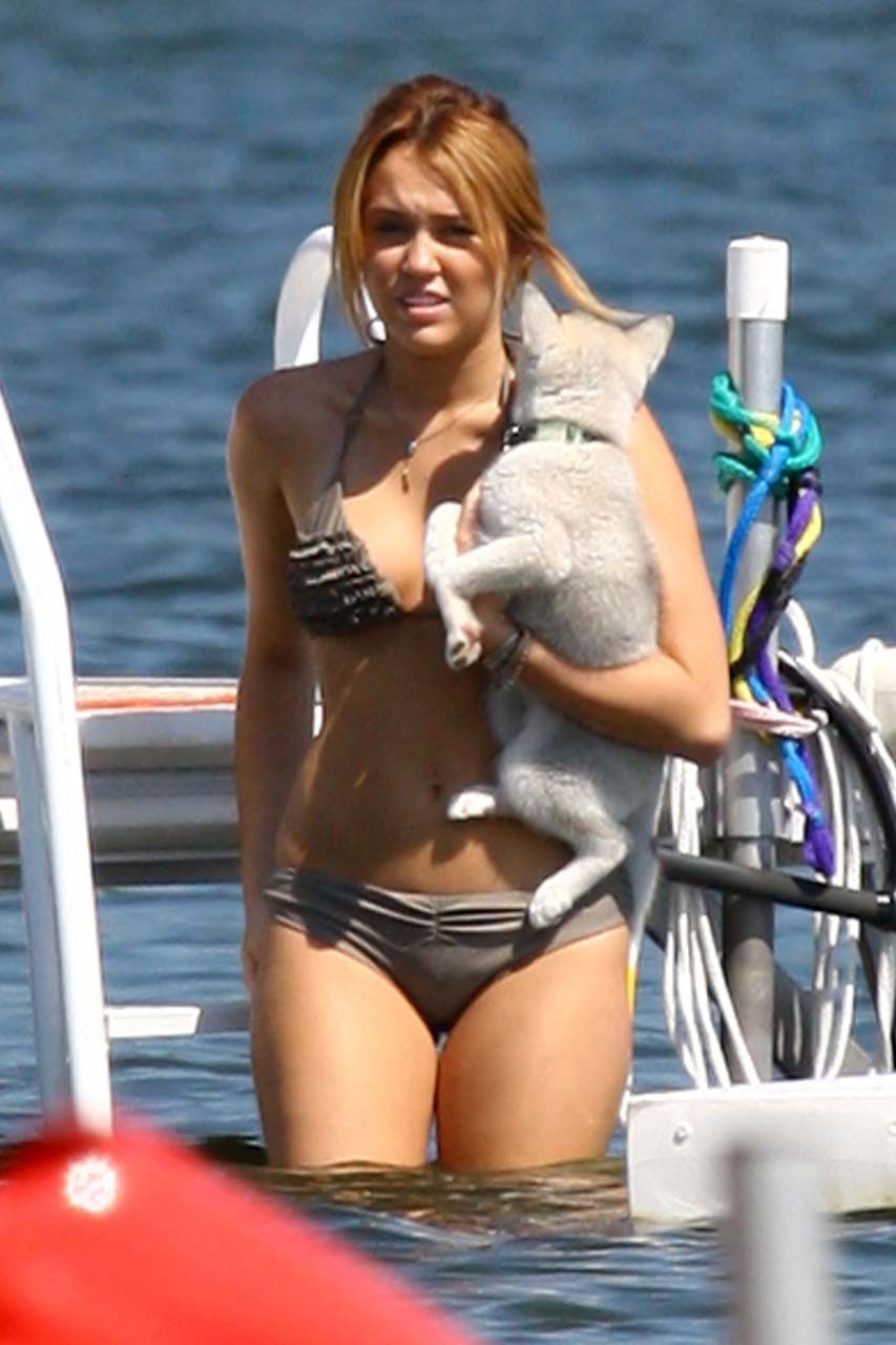 Miley Cyrus very sexy hard nipples and bikini paparazzi photos #75293415