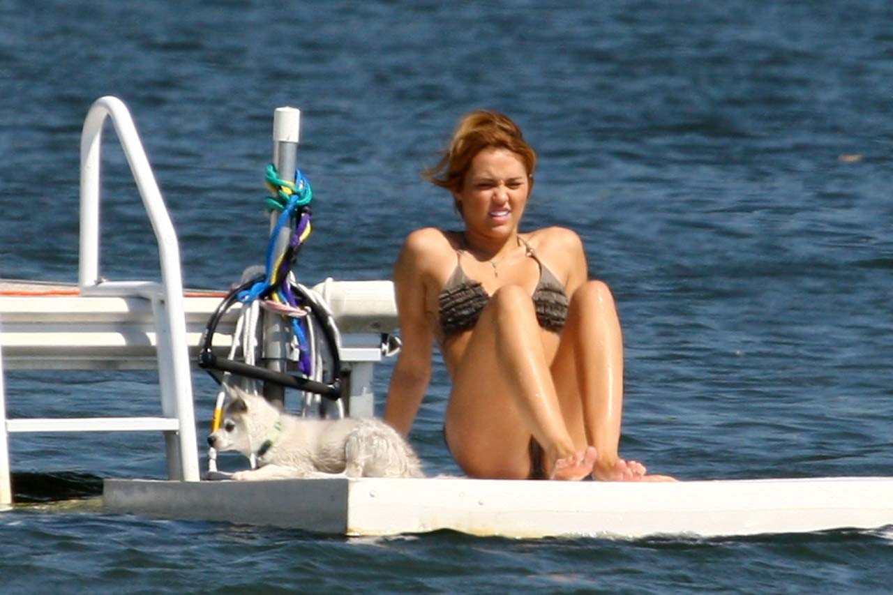 Miley Cyrus very sexy hard nipples and bikini paparazzi photos #75293432