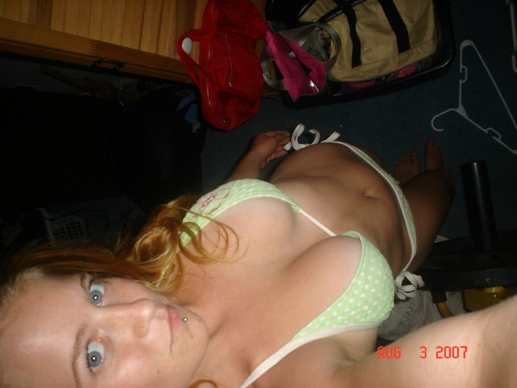 Hot dutch babe selfshooting in nudo mostrando le sue belle tette
 #71628149