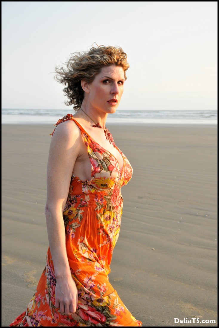 La guapa transgénero Delia se moja en la playa
 #67158959