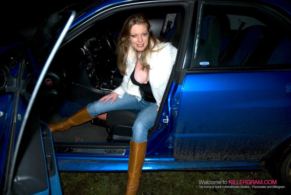 Model Holly XX Steps Out of Her Car to Suck Anonymous Cock in Public #74150518