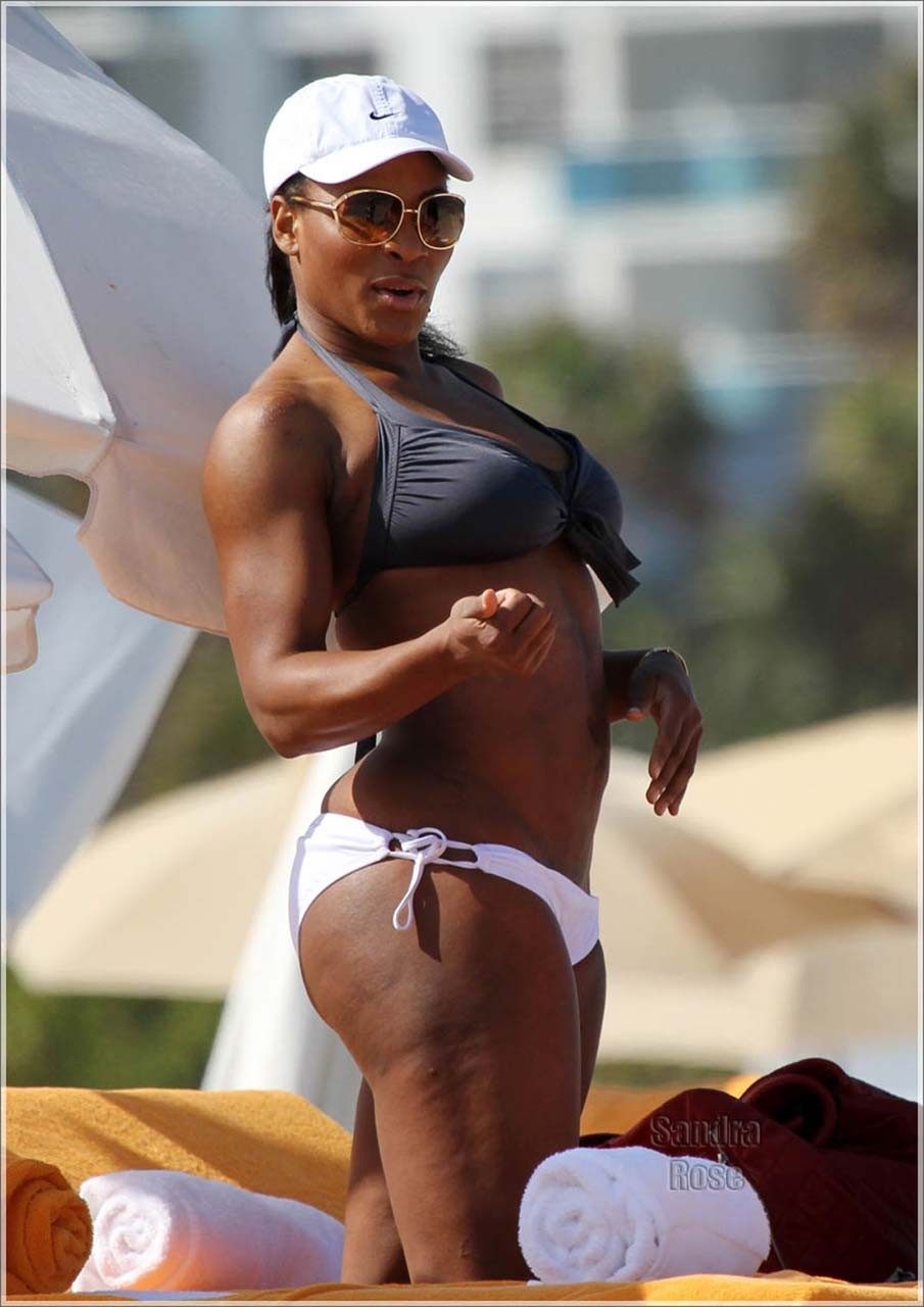 Serena Williams entblößt sexy Körper und ficken riesigen Arsch im Bikini am Strand
 #75309328