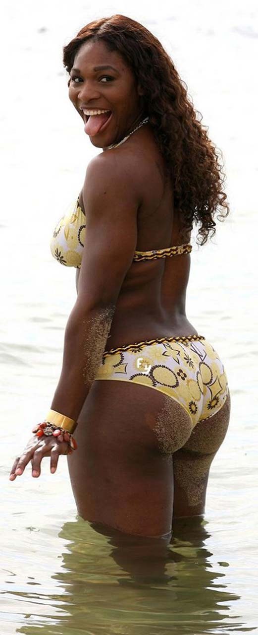 Serena williams exponiendo su cuerpo sexy y su culo enorme en bikini en la playa
 #75309340