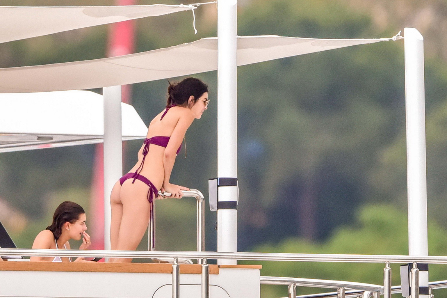 Kendall jenner et gigi hadid en petits bikinis sur le yacht de monte c
 #75163259