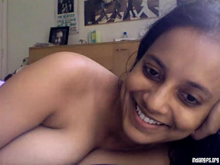 Des filles indiennes se mettent à poil et baisent
 #67150418