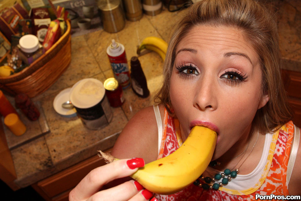 Malia Kelly fucks her mouth with banana #73709243