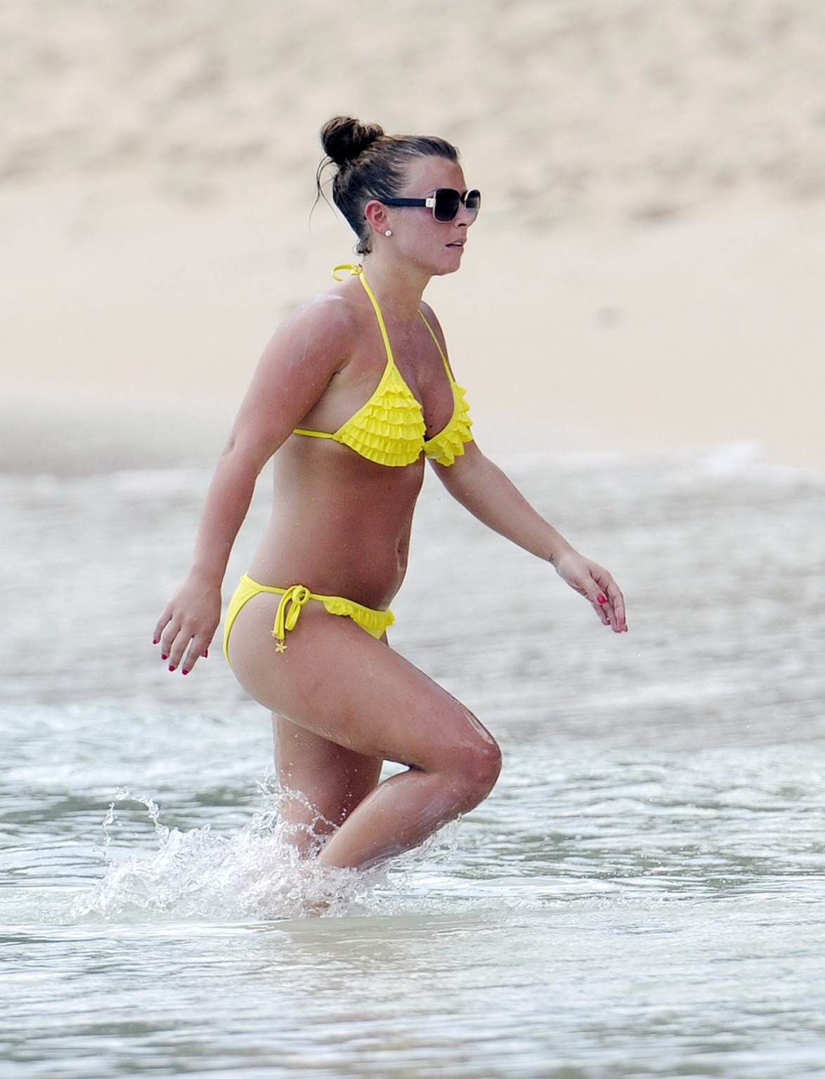 Coleen rooney en bikini jaune sur la plage de la Barbade.
 #75300276
