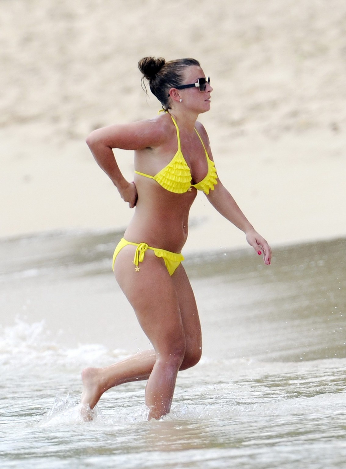 Coleen rooney en bikini jaune sur la plage de la Barbade.
 #75300282