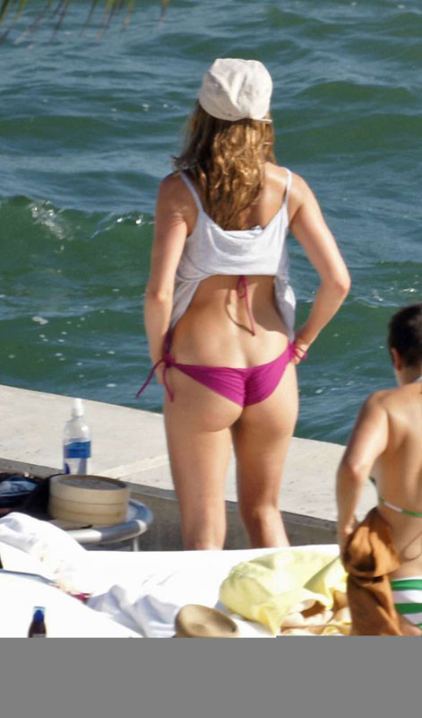 Celebrity Jennifer Aniston shows nude topless and sexy ass #75400719