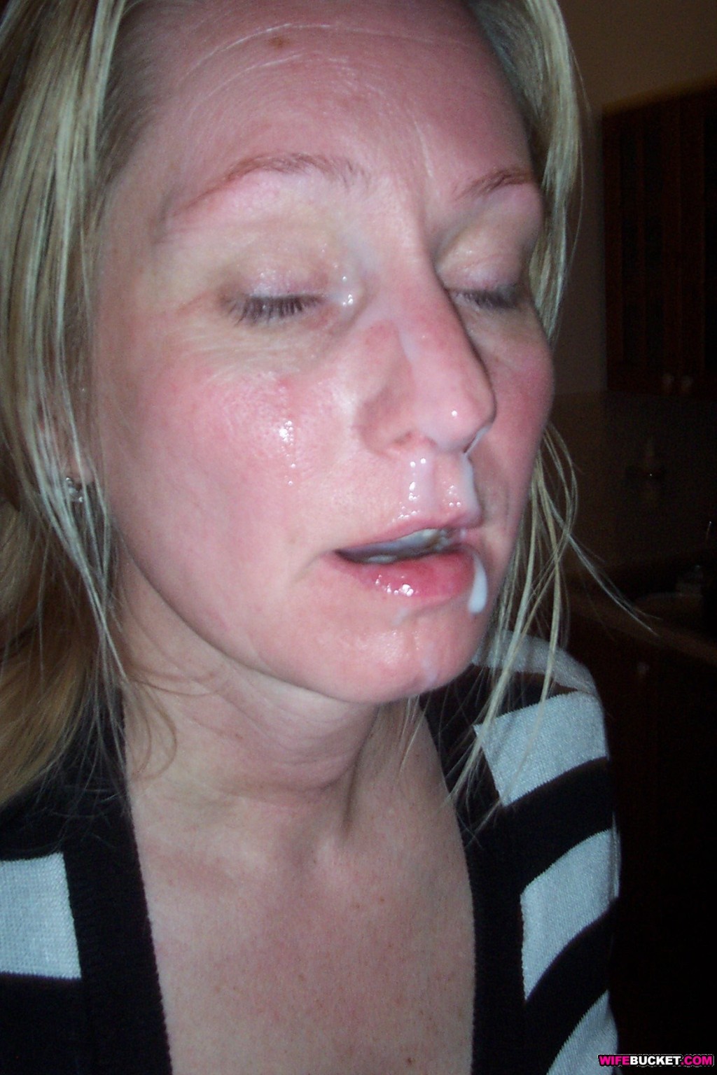 Deepthroat Amateur Ehefrauen saugen Schwänze
 #67405223