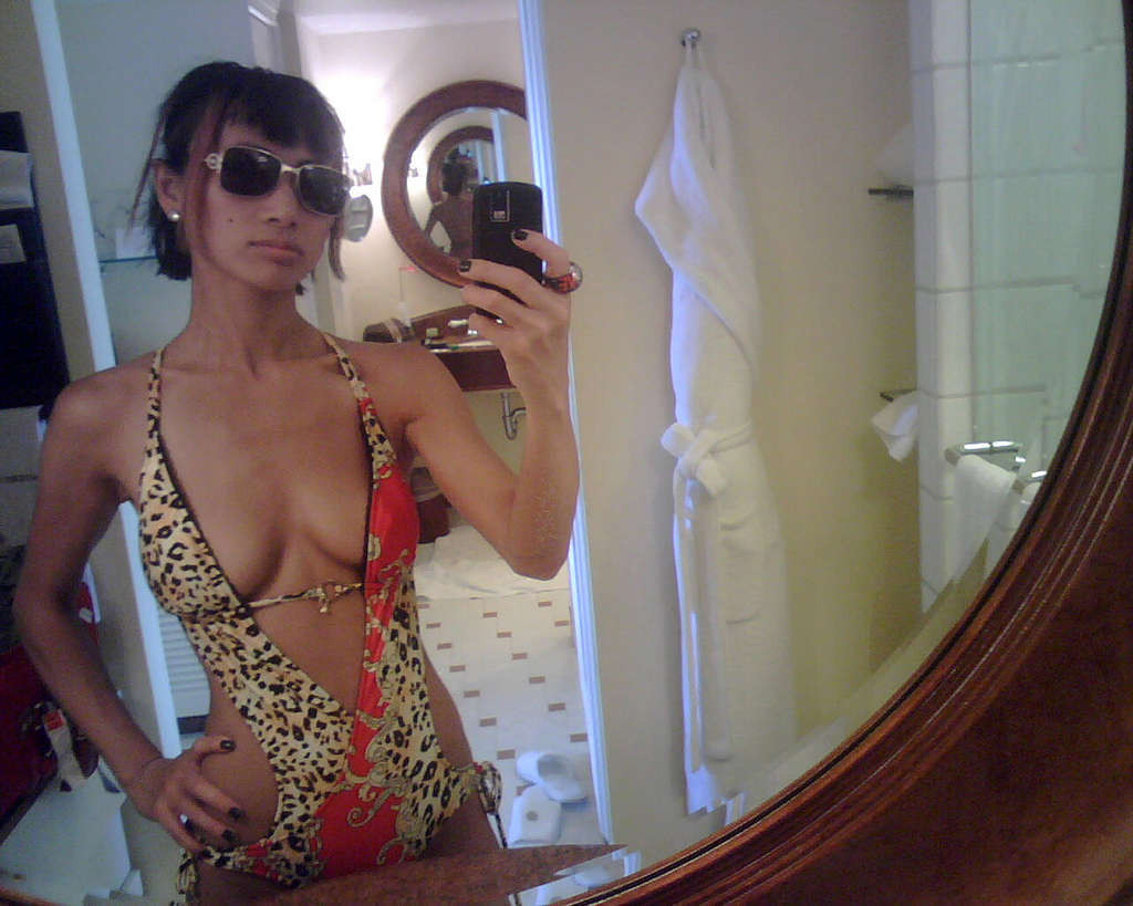 Bai Ling looking very sexy and hot on her private photos #75370274