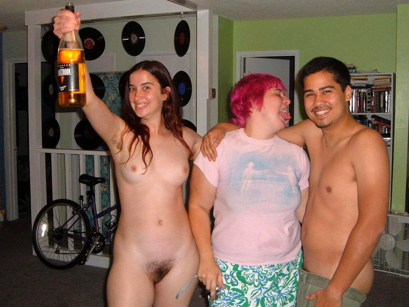 Betrunkene Babes beim Hardcore-Sex
 #77100295
