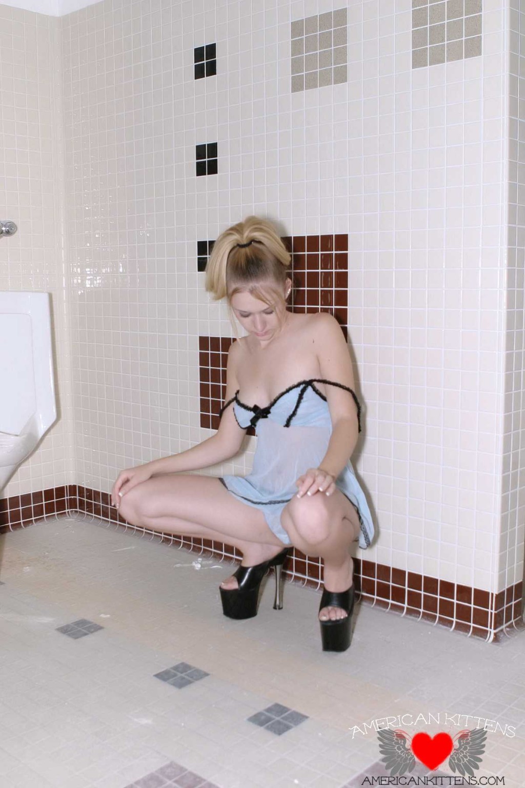 Ashlee sheer outfit öffentliche Toilette sie liebt es, ihr Bild aus und genommen haben 
 #77143036