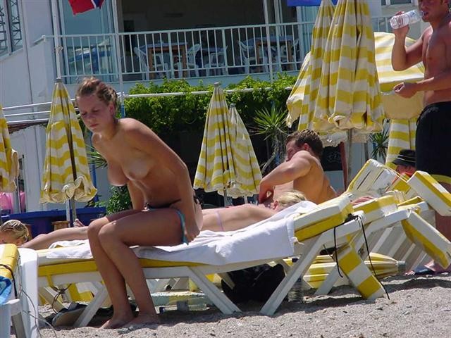 Attenzione - foto e video di nudisti incredibili
 #72277671