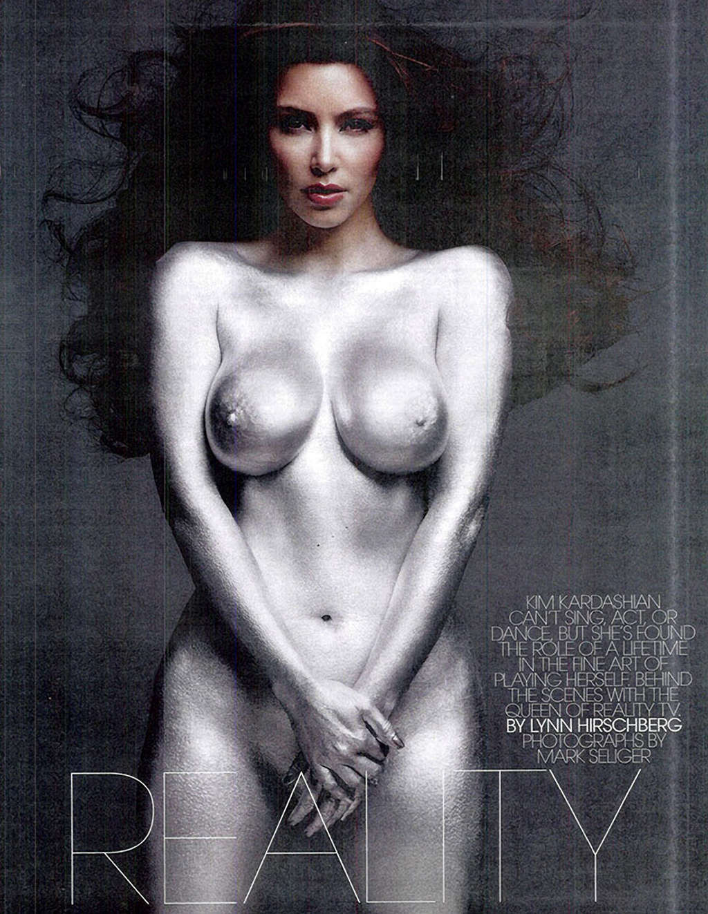 Kim kardashian posando desnuda y mostrando enormes tetas y culo sexy
 #75329691