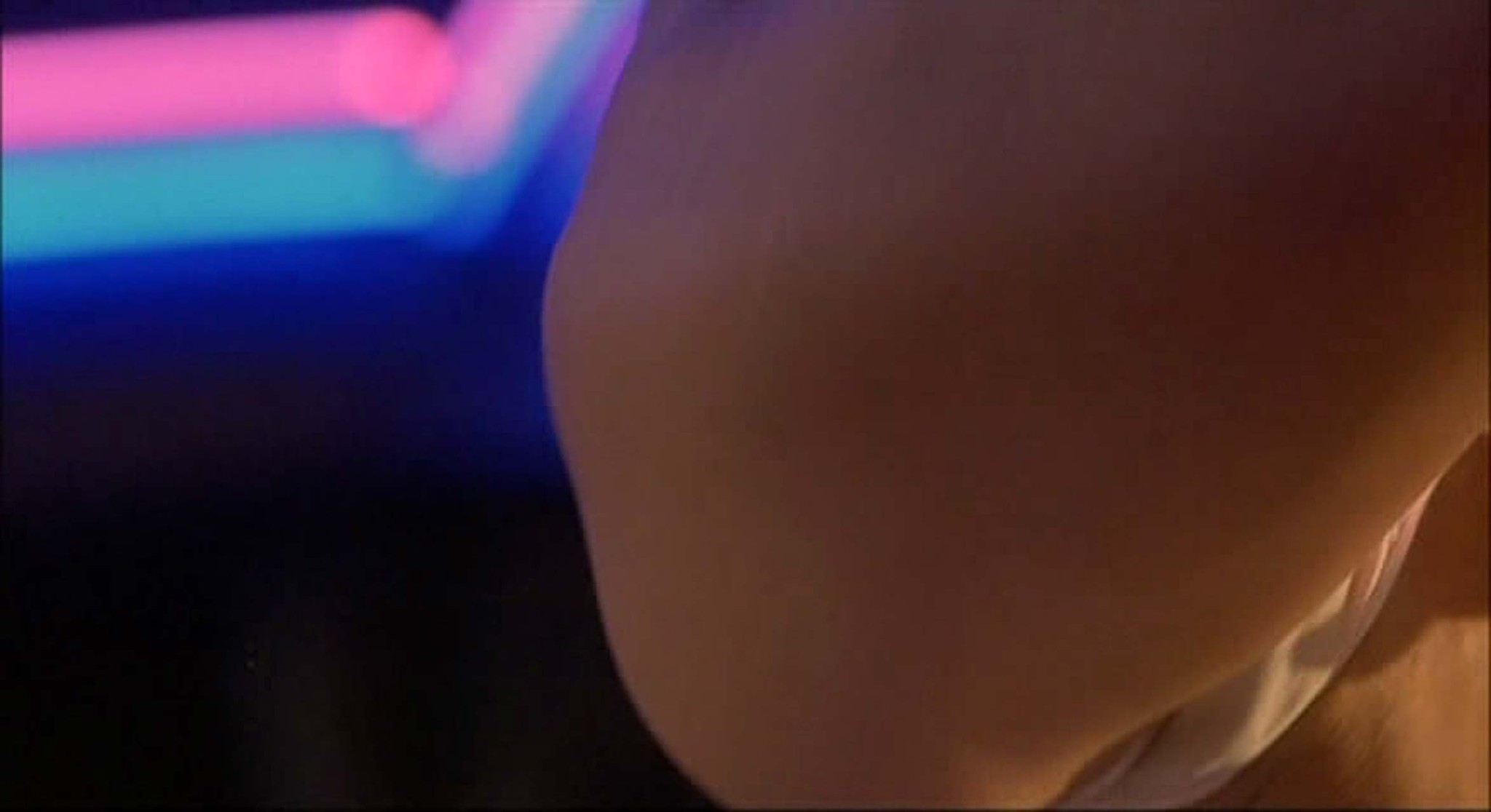 Daryl Hannah che espone le sue belle tette piccole in scene di film nudo
 #75328924