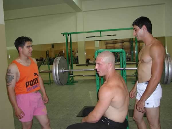 Studs trabajando en el gimnasio
 #77009609