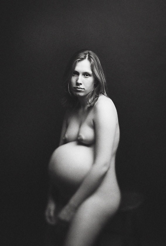 Photo de femme enceinte nue
 #67705560
