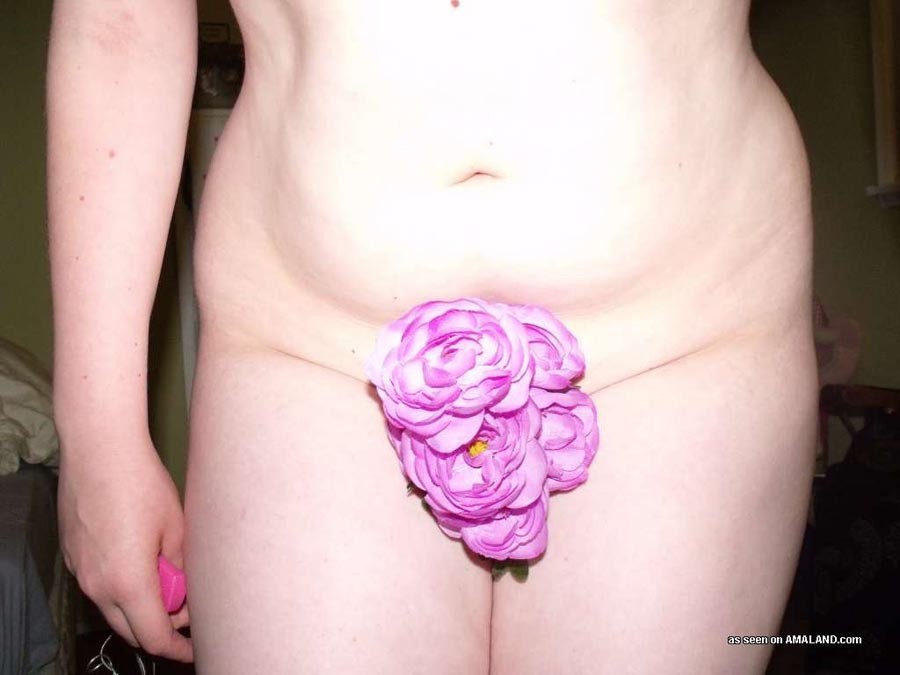 裸の太い女が自分の体を見せる
 #71718569