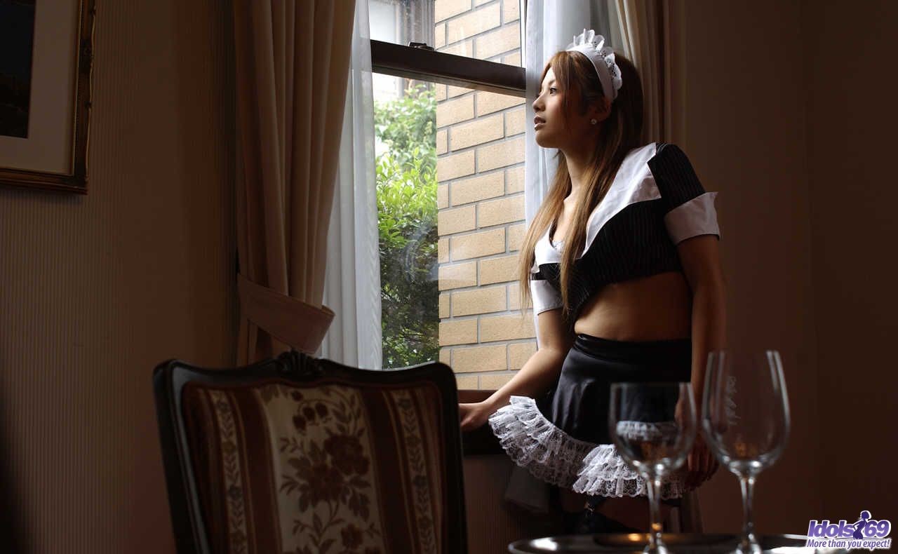 Asiatisches Model genießt es, ihren schönen Arsch zu zeigen
 #69849943