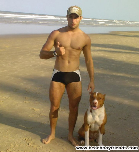 Des mecs très sexy dans une séance de photos de copains de plage
 #76945840